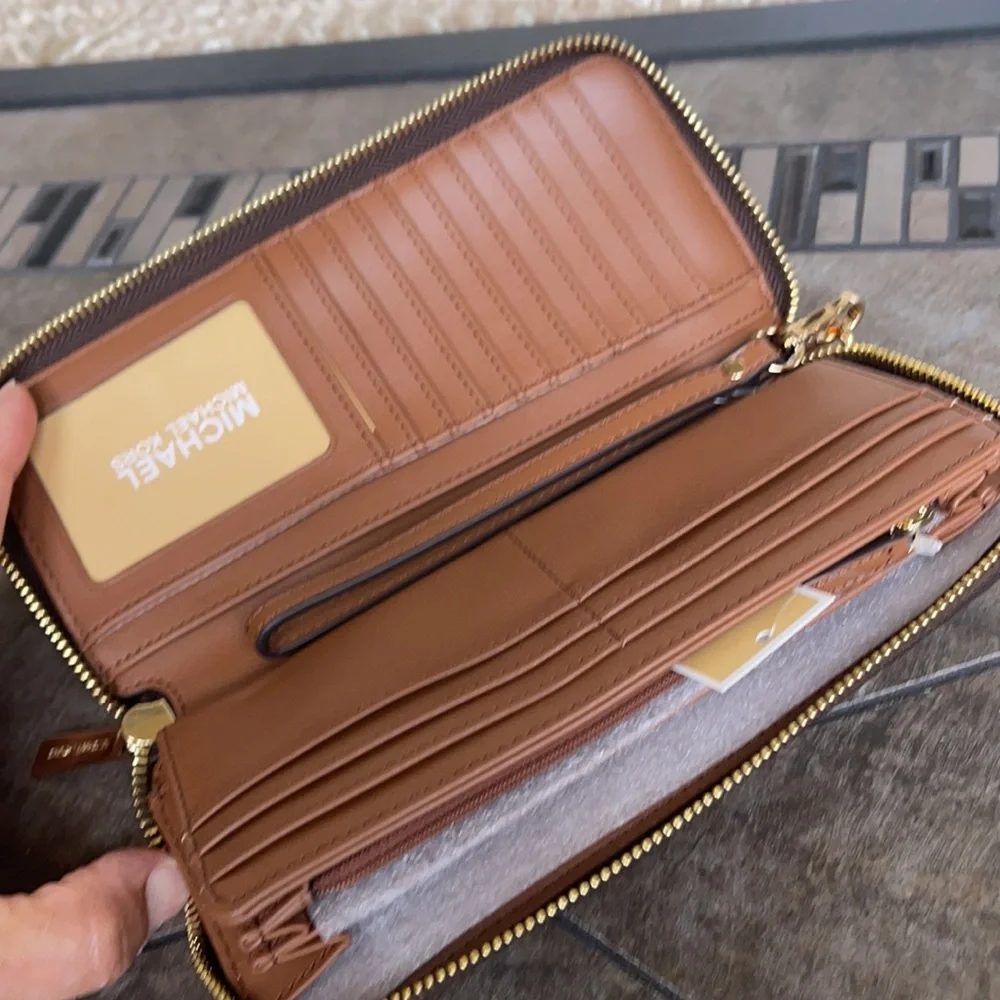 Michael Kors Jet Set Travel Large Travel CONTINENTAL Wallet-Wristlet